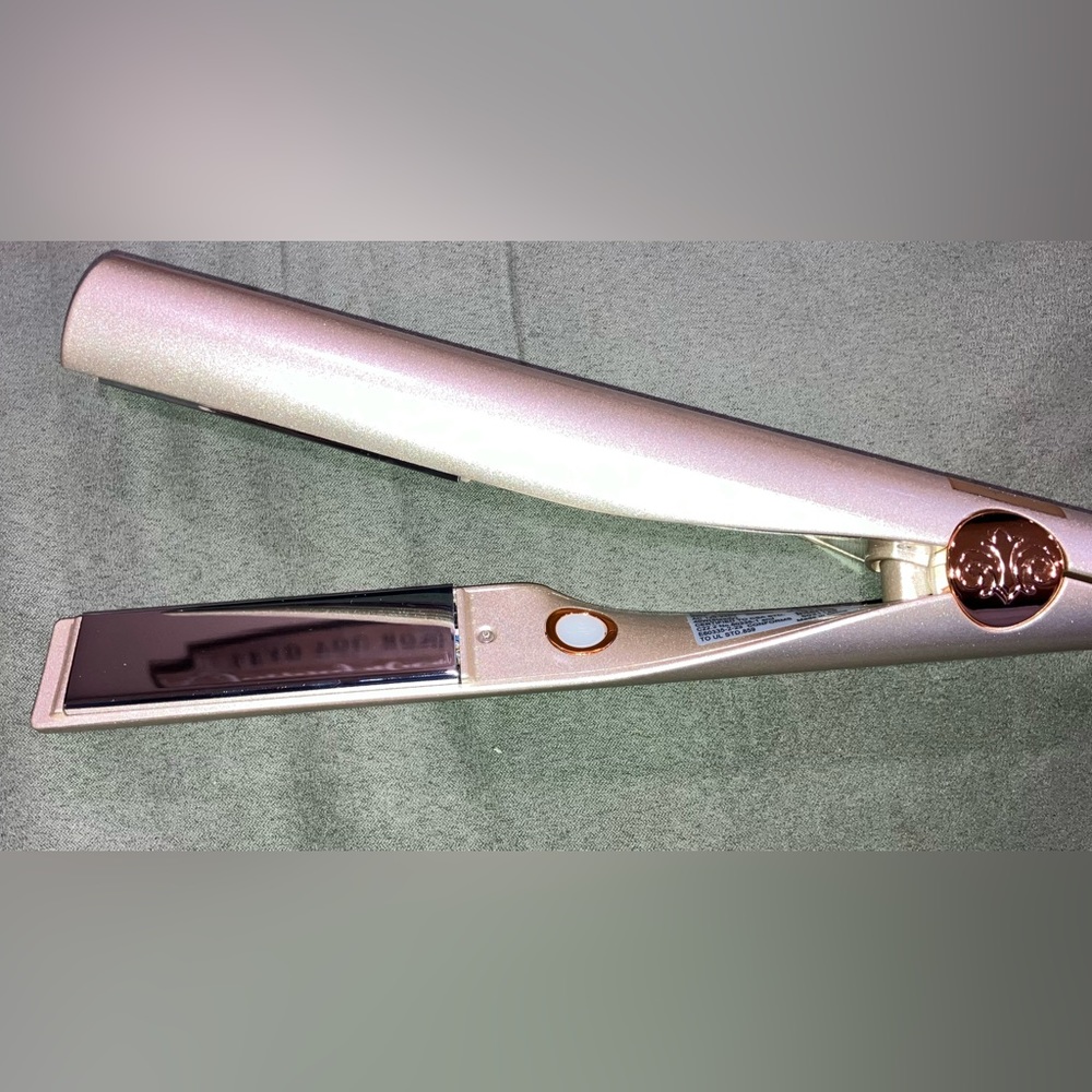 TYME IRON Pro curling iron